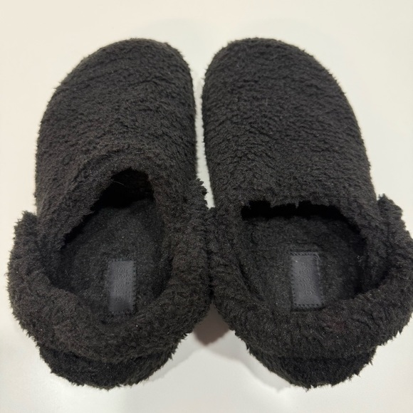 Crocs Classic Cozzzy Slippers - Picture 6 of 11